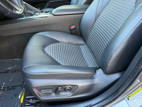 Used 2020 Toyota Camry SE image 4