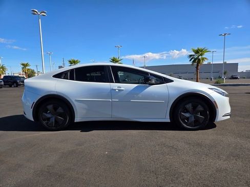 Used 2023 Toyota Prius LE image 3