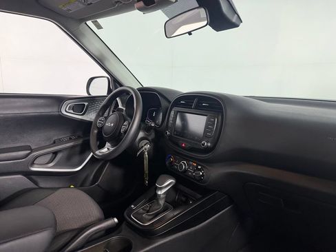 Used 2025 Kia Soul FWD image 33