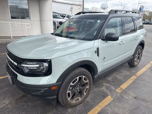 Used 2024 Ford Bronco Sport Outer Banks w/ Tech Package image 3