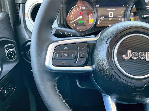 Used 2025 Jeep Wrangler Unlimited Sahara AWD/4WD image 6