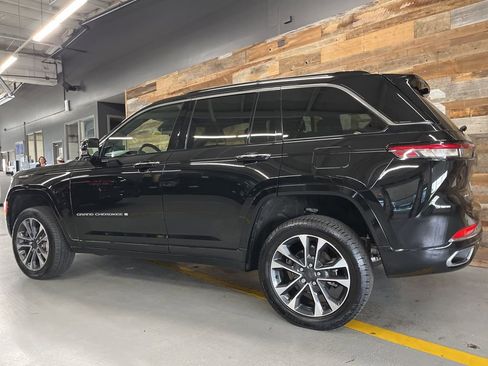 Used 2022 Jeep Grand Cherokee Overland w/ Luxury Tech Group IV AWD/4WD image 20