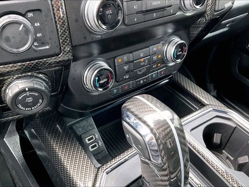 Used 2019 Ford F150 Lariat w/ Equipment Group 502A Luxury AWD/4WD image 25