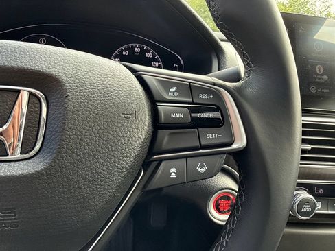 Used 2018 Honda Accord Touring image 12