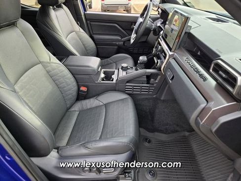Used 2025 Toyota Tacoma TRD Sport w/ TRD Sport Premium Package AWD/4WD image 17