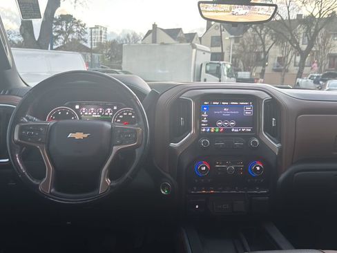 Used 2022 Chevrolet Silverado 2500 High Country w/ Technology Package image 9