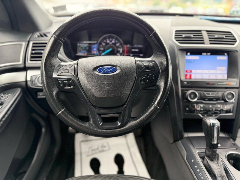 Used 2017 Ford Explorer XLT w/ Equipment Group 202A AWD/4WD image 11