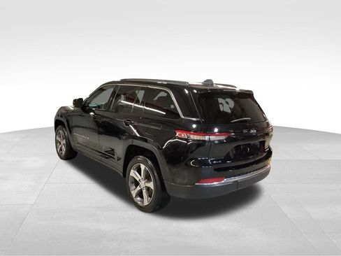 Certified 2023 Jeep Grand Cherokee Limited w/ Luxury Tech Group II AWD/4WD image 6