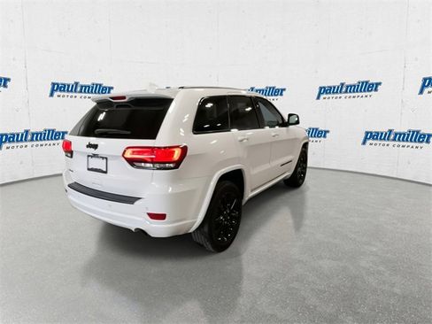 Used 2020 Jeep Grand Cherokee Altitude image 11