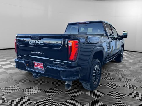 Used 2024 GMC Sierra 3500 Denali Ultimate AWD/4WD image 4