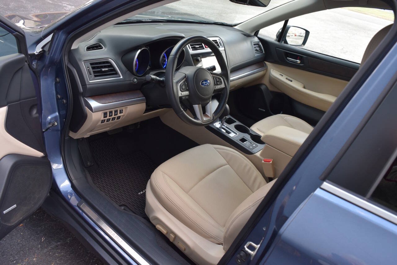 Used 2017 Subaru Outback 3.6R Limited AWD/4WD image 3