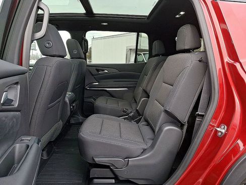 New 2026 Chevrolet Traverse LT w/ Sun and Wheel Package AWD/4WD image 6