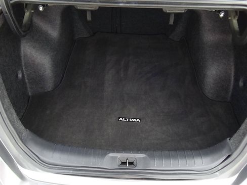 Used 2025 Nissan Altima 2.5 SV FWD image 12
