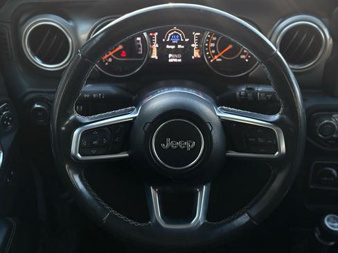 Used 2020 Jeep Wrangler Unlimited Sahara image 18