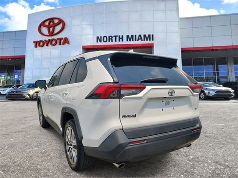 Used 2020 Toyota RAV4 XLE Premium image 3