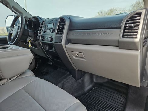 Used 2017 Ford F250 XL w/ Power Equipment Group image 27