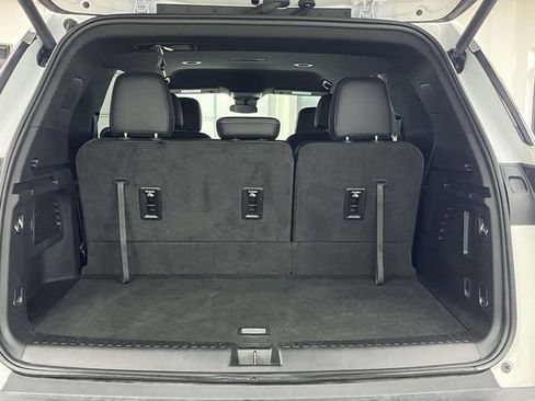 Used 2025 Chevrolet Traverse LT image 21