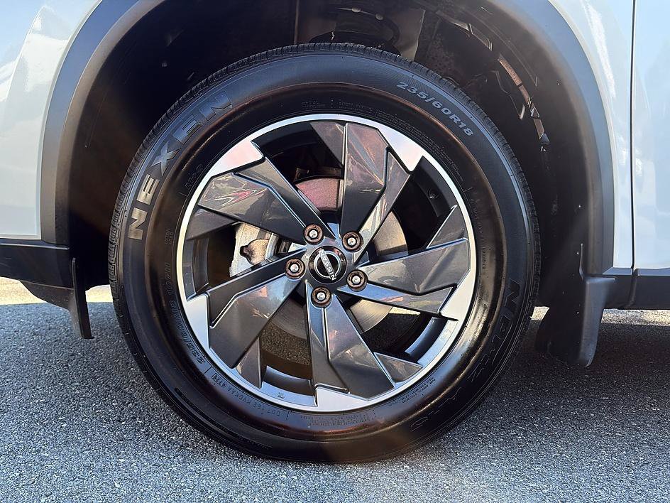 Certified 2025 Nissan Rogue SV AWD/4WD image 12