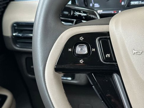 Used 2022 Lincoln Corsair FWD w/ Rear Removable Package Tray image 26