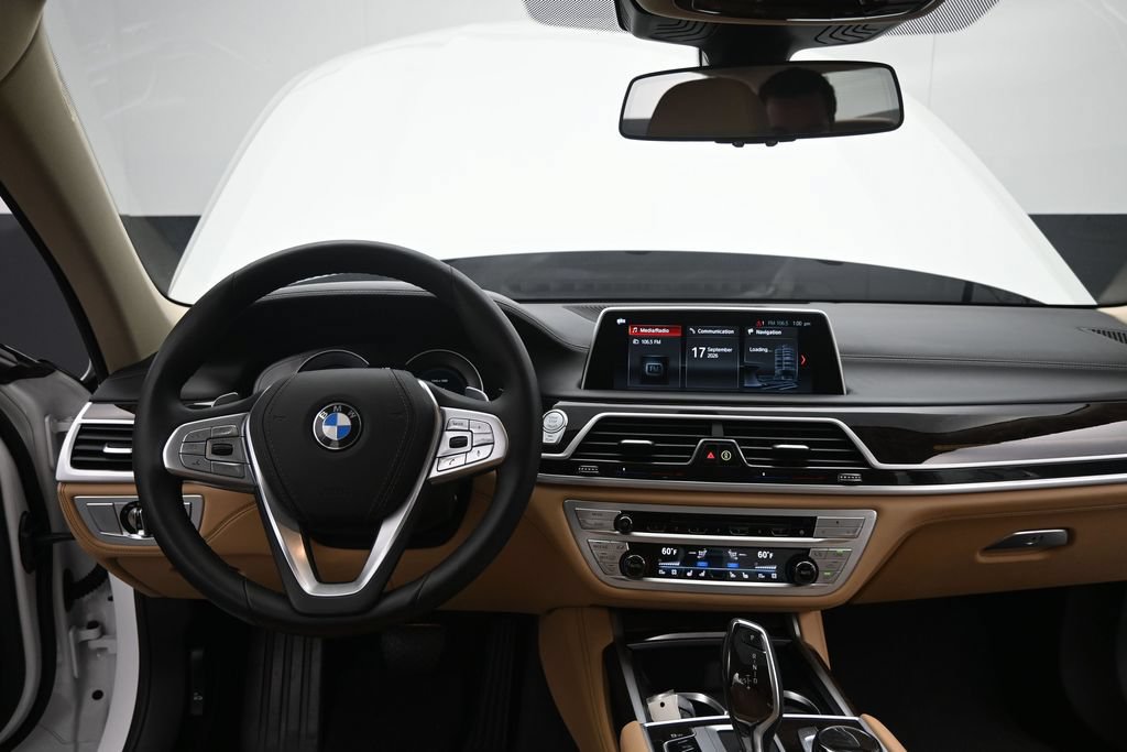 Used 2019 BMW 750i w/ Executive Package RWD image 33