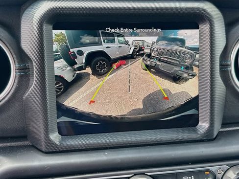Used 2023 Jeep Wrangler Unlimited Rubicon 4xe AWD/4WD image 15