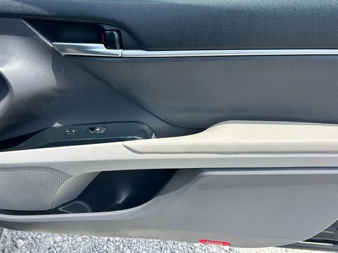 Used 2020 Toyota Camry LE FWD image 10
