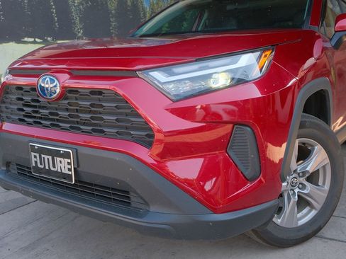 Used 2022 Toyota RAV4 XLE image 8