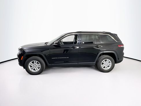 Used 2023 Jeep Grand Cherokee Laredo AWD/4WD image 8
