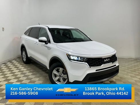 Used 2023 Kia Sorento LX AWD/4WD image 3