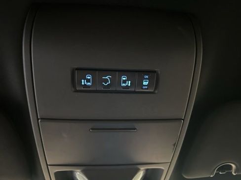 Used 2018 Dodge Grand Caravan SXT FWD image 28