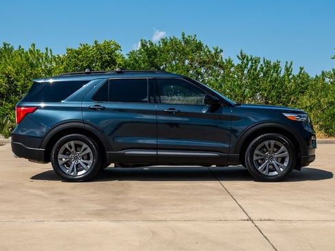 Used 2022 Ford Explorer XLT w/ Equipment Group 202A RWD image 3