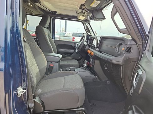 Used 2025 Jeep Gladiator Mojave w/ Safety Group image 21