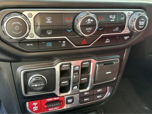 Used 2023 Jeep Wrangler Unlimited Rubicon 4xe image 26