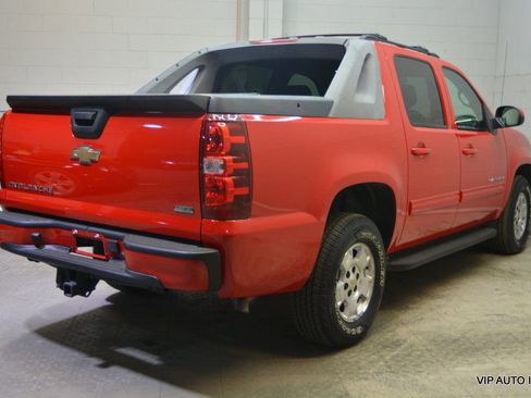 Used 2011 Chevrolet Avalanche LS RWD image 4
