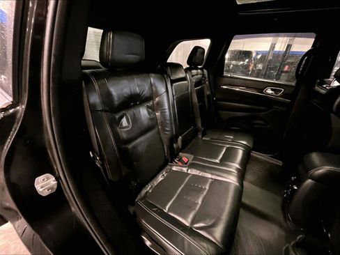 Used 2017 Jeep Grand Cherokee Overland image 16