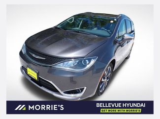 Used 2017 Chrysler Pacifica Limited FWD video 1