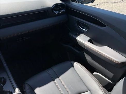 Used 2025 Honda Pilot TrailSport image 12
