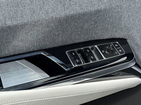 Used 2025 Cadillac Escalade V AWD/4WD image 17