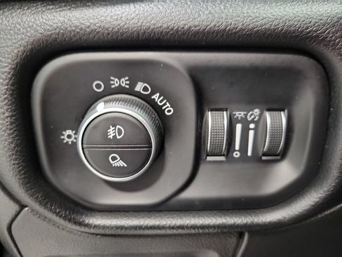 Used 2019 RAM 1500 Sport w/ Level 2 Equipment Group AWD/4WD image 40