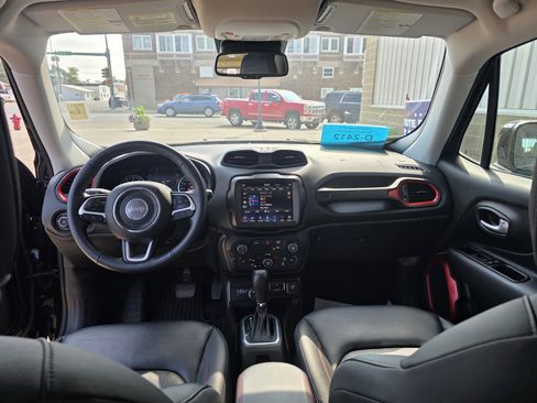 Used 2023 Jeep Renegade Trailhawk w/ Trailhawk Elite Group AWD/4WD image 8