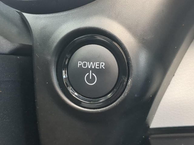 Certified 2025 Toyota Sienna XLE FWD image 37