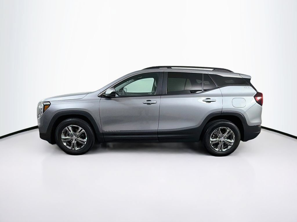 Used 2023 GMC Terrain SLE w/ Driver Convenience Package FWD image 4