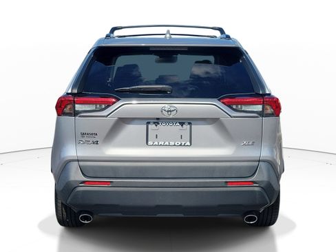 Used 2019 Toyota RAV4 XLE Premium FWD image 5