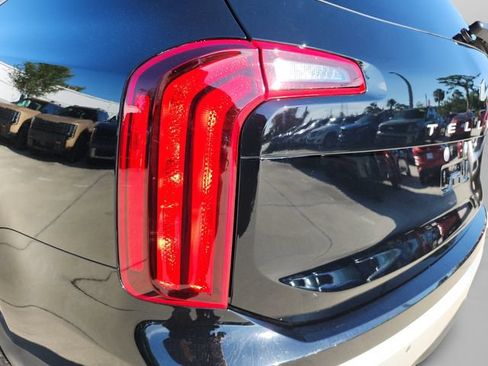Certified 2024 Kia Telluride LX FWD image 35