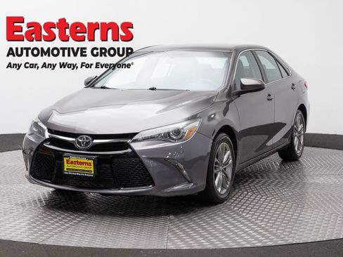 Used 2016 Toyota Camry SE FWD image 1