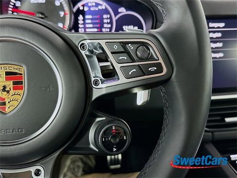 Used 2023 Porsche Cayenne Turbo image 19