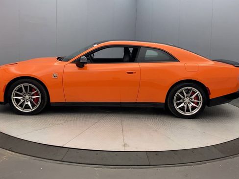 Used 2024 Dodge Charger Daytona Scat Pack w/ Plus Group AWD/4WD image 2