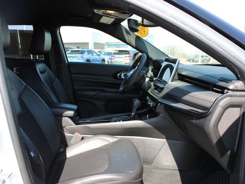 Used 2025 Jeep Compass Trailhawk AWD/4WD image 27