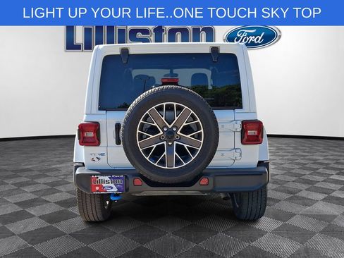 Used 2023 Jeep Wrangler Unlimited Sahara w/ Cold Weather Group AWD/4WD image 5