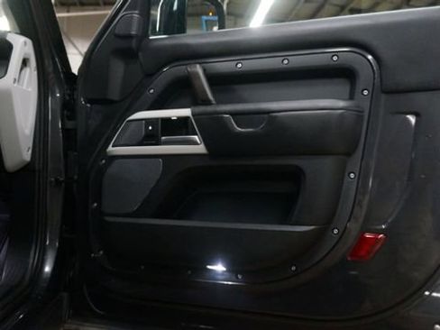 Used 2023 Land Rover Defender 90 S image 51